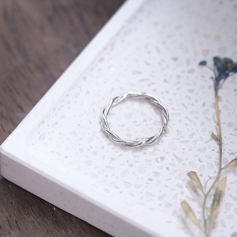 Twisted wire ring Silver 925 - 戒指 - 其他金属 银色