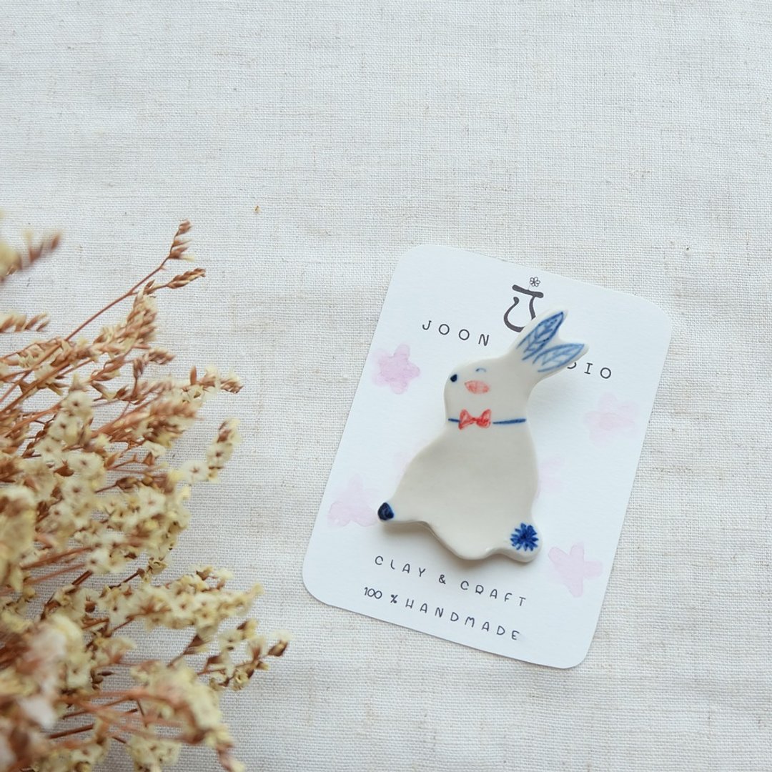 rabbit brooch - 胸针 - 陶 