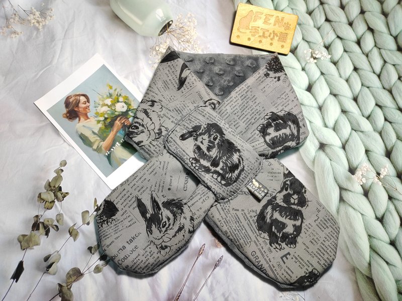 厚棉布深灰底报纸兔手作围脖-不分年龄围脖-短围巾-脖围-暖和围脖 - 围巾/披肩 - 棉．麻 