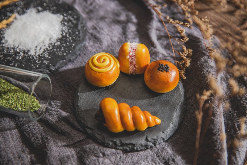 【手感台湾】Ljcx 面包金贺架 | 古早味经典面包手机架/名片架 - 摆饰 - 其他材质 