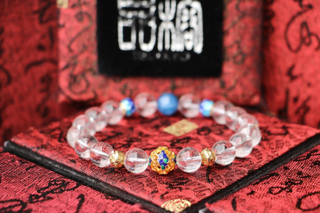 原矿白水晶手珠 10mm 景泰蓝莲花 蓝晶石 定制化串珠设计 手环 - 手链/手环 - 水晶 