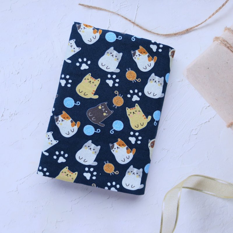 【躲猫猫】 书衣 布书衣 可调式书衣  A5 A6 B6 20K 16K - 书衣/书套 - 棉．麻 白色