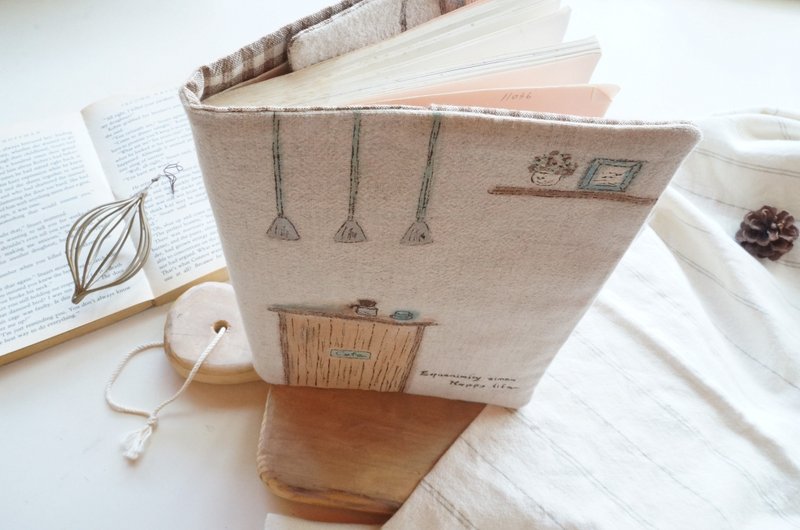 手绘咖啡店橱窗刷染书衣 调节式布书套 - 书衣/书套 - 棉．麻 白色