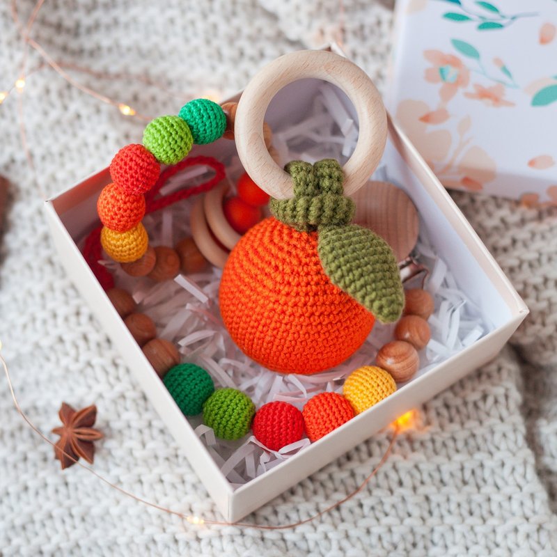 Bright Baby Gift Box: Orange Rattle Toy, Teething Ring and Pacifier Clip Holder - 满月礼盒 - 木头 橘色