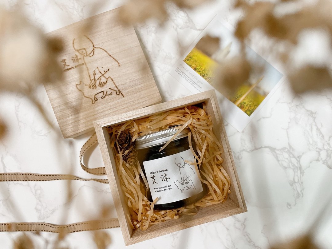 【艾沐 Abbie's Aroma】天然植物精油手作香氛大豆蜡烛1入 - 蜡烛/烛台 - 精油 灰色