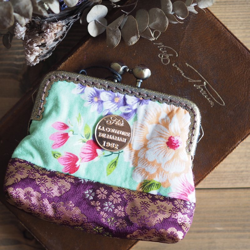 Taiwan floral pattern 10cm square Gemstone mouth pouch (one piece work) - 化妆包/杂物包 - 棉．麻 绿色