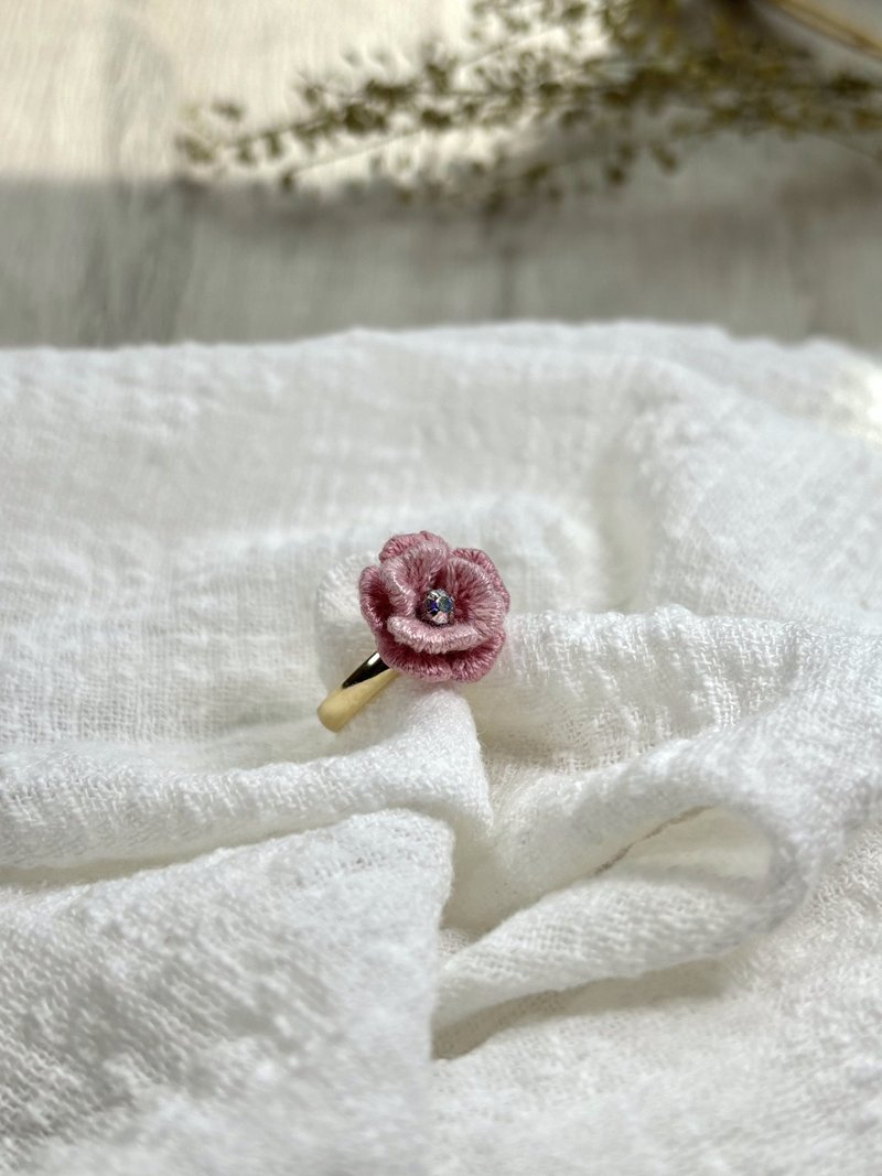 手工立体刺绣戒指 - 粉红玫瑰 - 戒指 - 绣线 多色