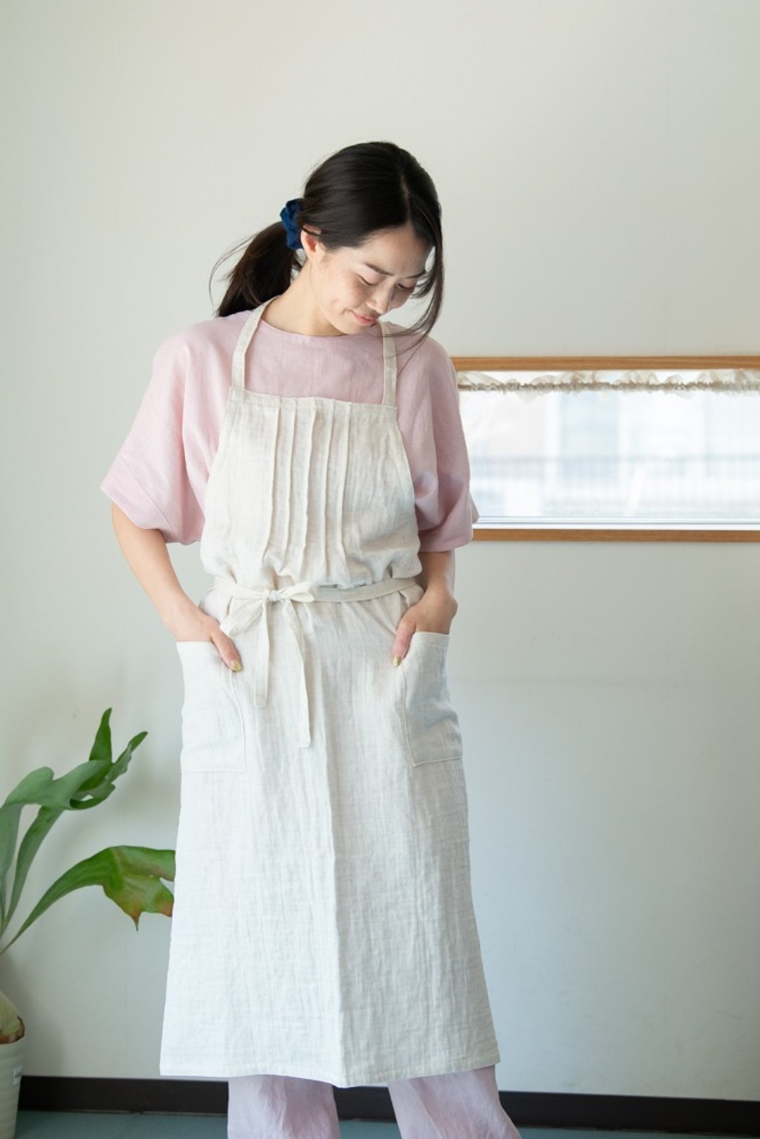 收胸围裙 [亚麻＆有机棉纱布] - 围裙 - 棉 卡其色
