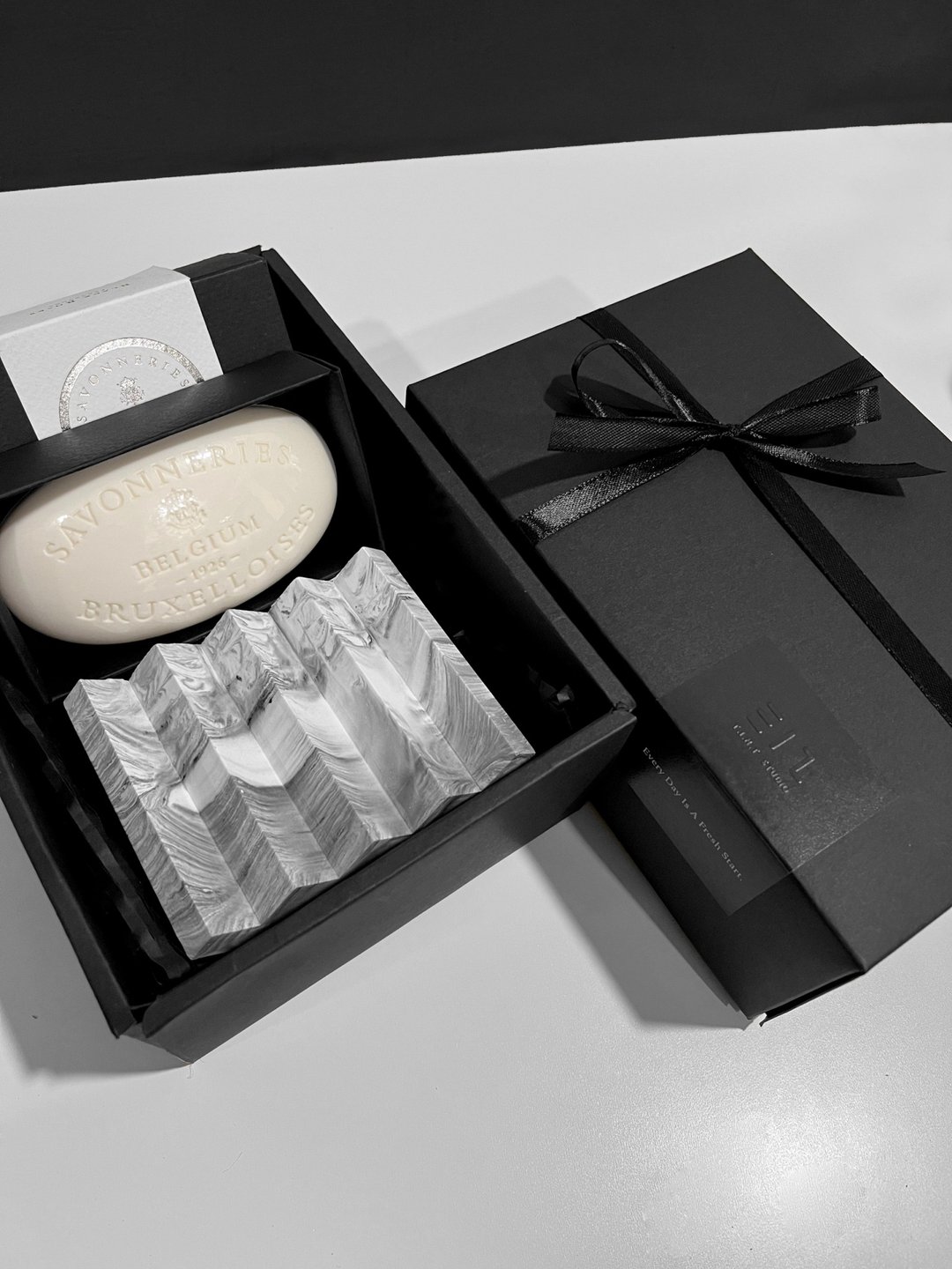 【圣诞送礼首选】波浪肥皂盒 - 大理石纹 x 比利时皇家肥 - 卫浴用品 - 水泥 