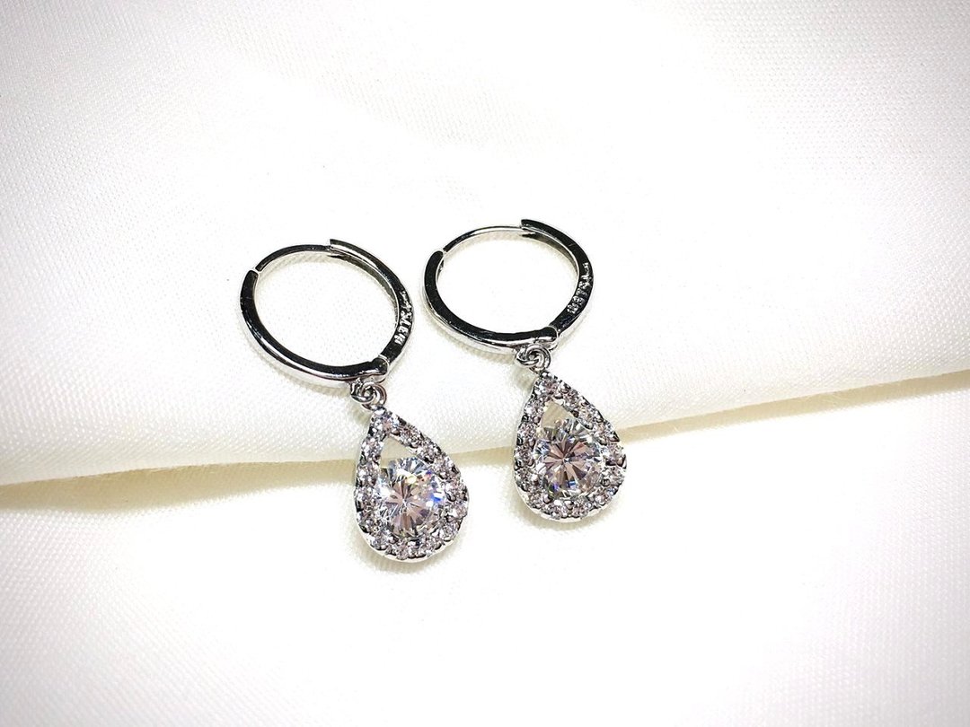 【茉莉亚缇 Moriarty Jewelry】9K 白K金 锆石耳环 - 耳环/耳夹 - 贵金属 