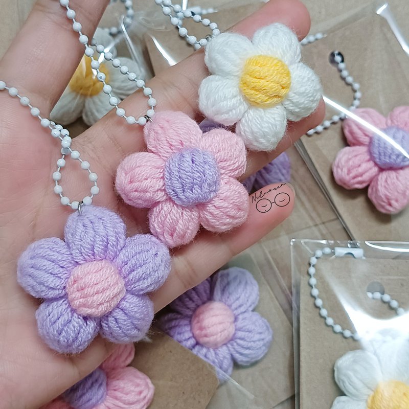 蓬松花朵 绒线钥匙圈 - 吊饰 - 其他材质 多色