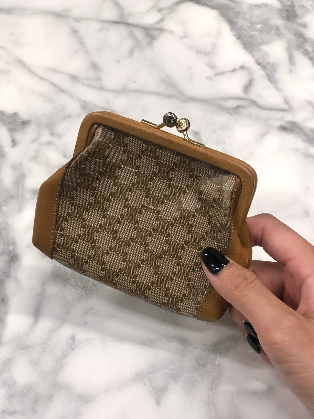 【日本直运，二手包装】CELINE Macadam口金包零钱包 米色 vintage vintage 旧款 bwp7wh - 零钱包 - 真皮 咖啡色