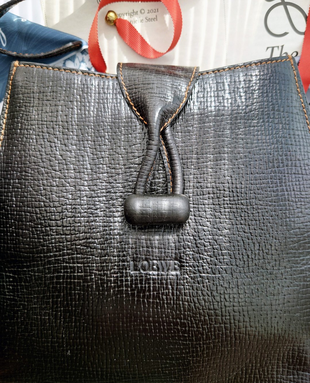 客预订 Loewe 耐磨树皮纹黑钮扣 单肩包单肩包侧背包斜背包斜挎包 - 侧背包/斜挎包 - 真皮 黑色