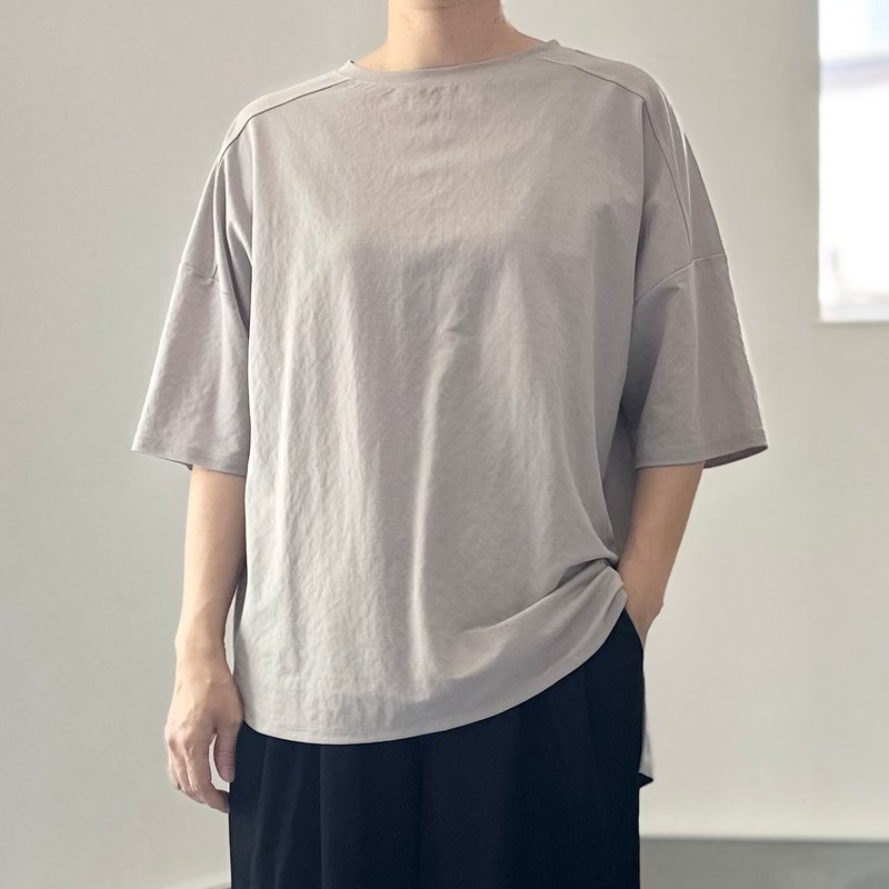 【接触凉感】侧边开衩 宽松感短袖套头衫 5色可选【灰色】2025年版重新设计 - 女装 T 恤 - 尼龙 灰色