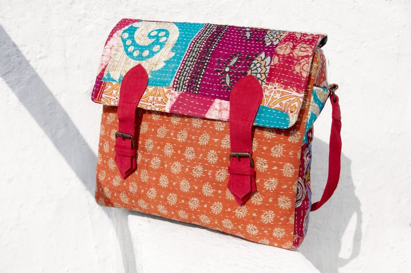情人节创意礼物 手缝纱丽布侧背包 / 刺绣侧背包 / 刺绣斜背包 / 手缝纱丽线斜背包 / 纱丽布拼接背包 - 沙漠花布花朵+民族图腾 (限量一件) - 侧背包/斜挎包 - 棉．麻 多色
