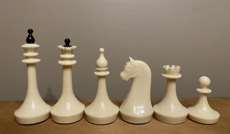 原装俄罗斯苏联卡宝石制西洋棋组，约 1975 至 1980 年。 - 桌游/玩具 - 其他材质 黑色