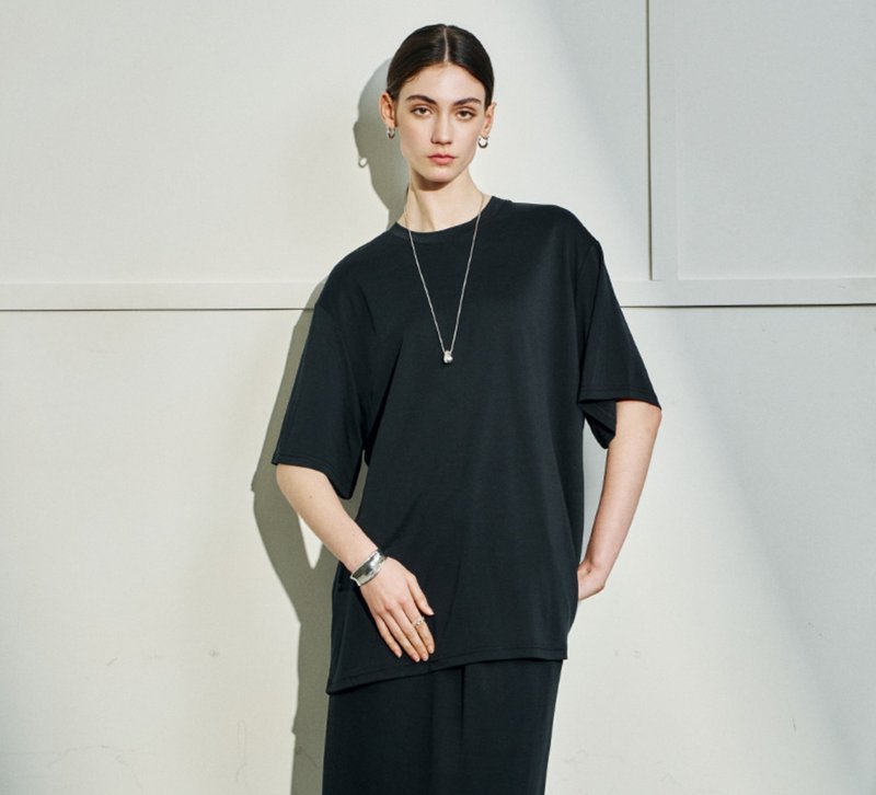 【雾面莫代尔】法式簡約/松弛感针织短袖/半身裙 - 女装上衣 - 其他材质 黑色