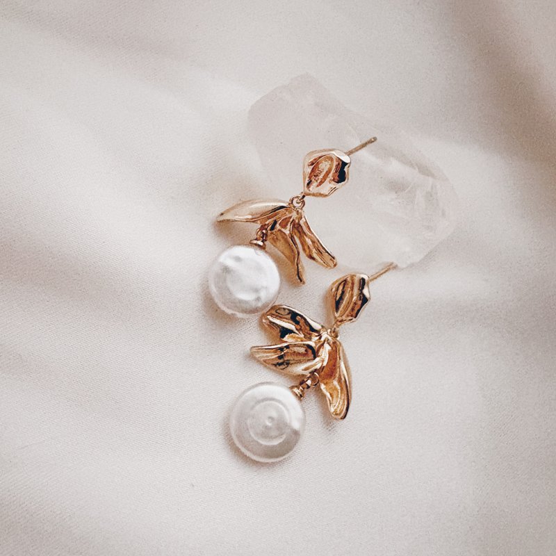 淡水珍珠果实耳环 // 镀 14K 金 可改耳夹 - 耳环/耳夹 - 珍珠 金色