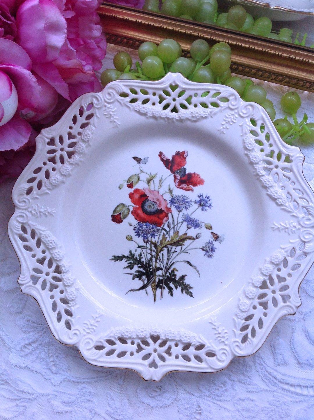 安妮疯古物英国瓷器 1950 年 Royal creamwar手绘粉红花篓古董蛋糕盘 点心盘 餐盘 水果盘 - 浅碟/小碟子 - 瓷 白色