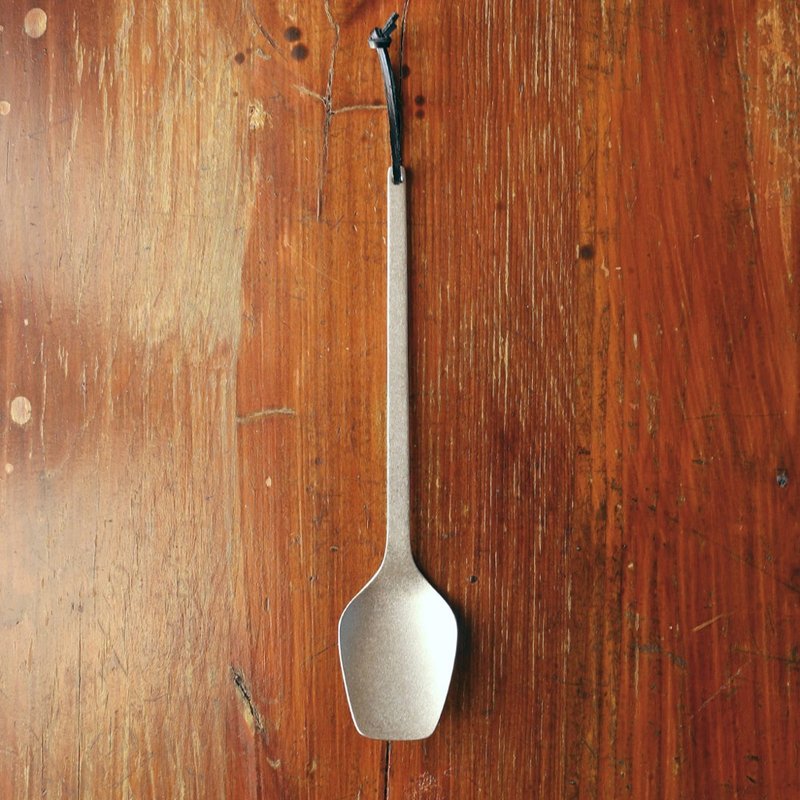 日本相泽工房 AIZAWA 日本制18-8不锈钢旧化处理一体成形分菜匙 - 餐刀/叉/匙组合 - 不锈钢 银色