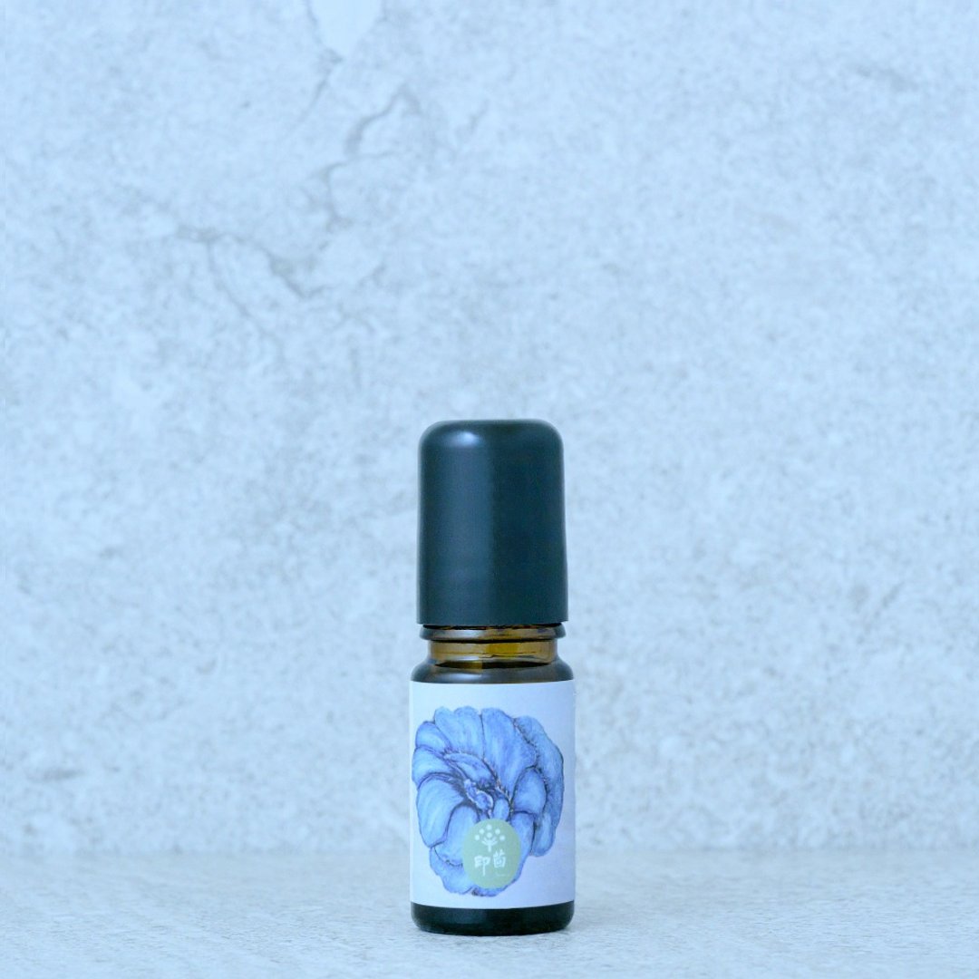 小兰人Oil - 第五脉轮 5ml - 阿育吠陀 喉轮 精油滚珠瓶 - 身体护肤/按摩油 - 植物．花 透明