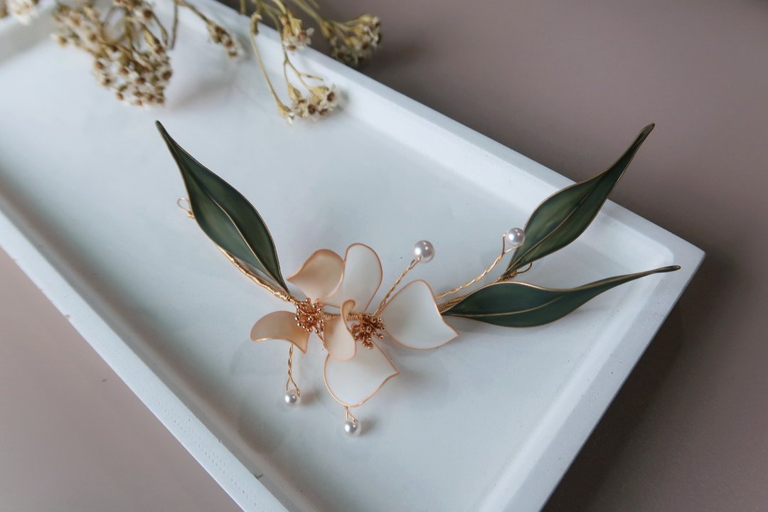 优雅的气息-手作水晶花树脂饰品 新娘头饰/伴娘配饰 - 发饰 - 树脂 白色