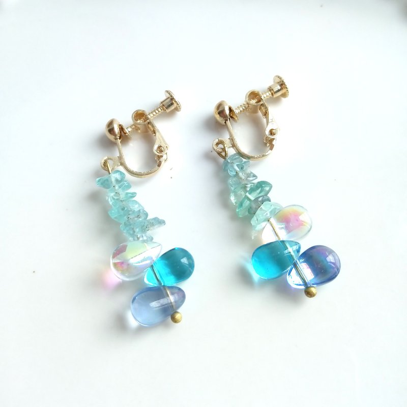 Aiyana 泡泡系列 天然晶石 磷灰石 琉璃水滴珠 耳环 - 耳针/耳夹 - 耳环/耳夹 - 琉璃 蓝色