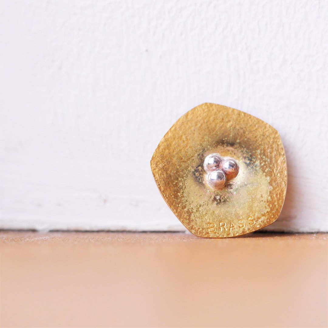 anemone chibi brooch material brass Silver - 胸针 - 铜/黄铜 金色