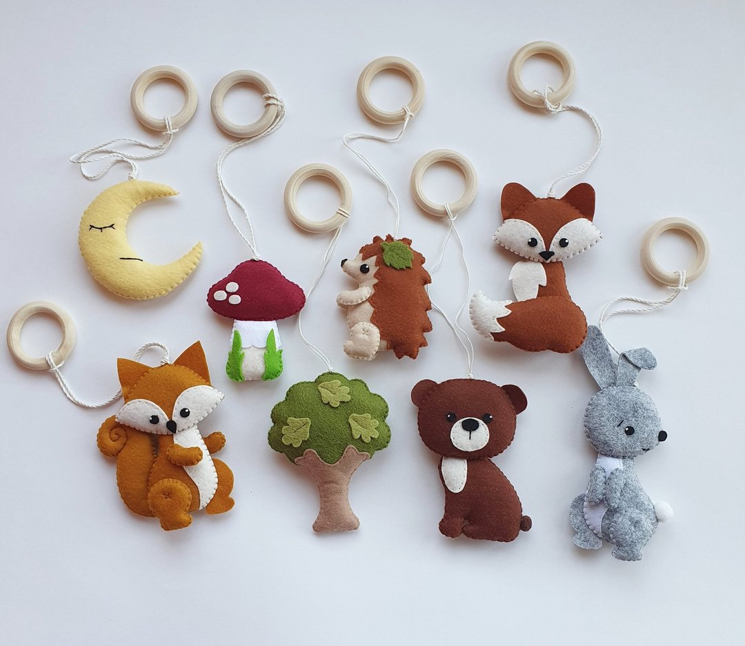 Woodland theme hanging Baby Gym Toys, woodland nursery decor, hanging Gym Toy - 满月礼盒 - 环保材料 