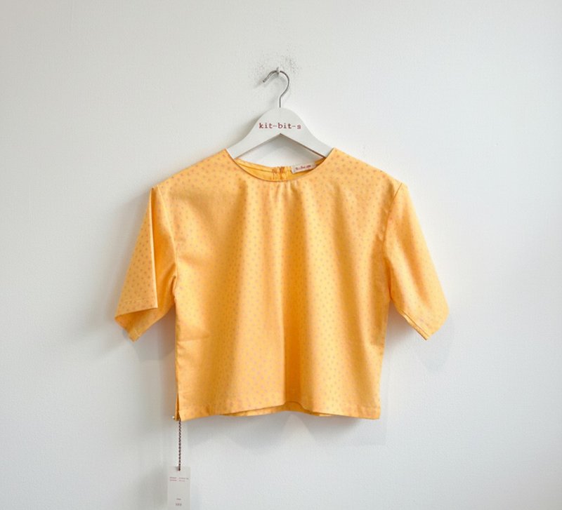 合身腰身 simple 上衣，粉色圆点黄色底 - 女装上衣 - 棉．麻 黄色