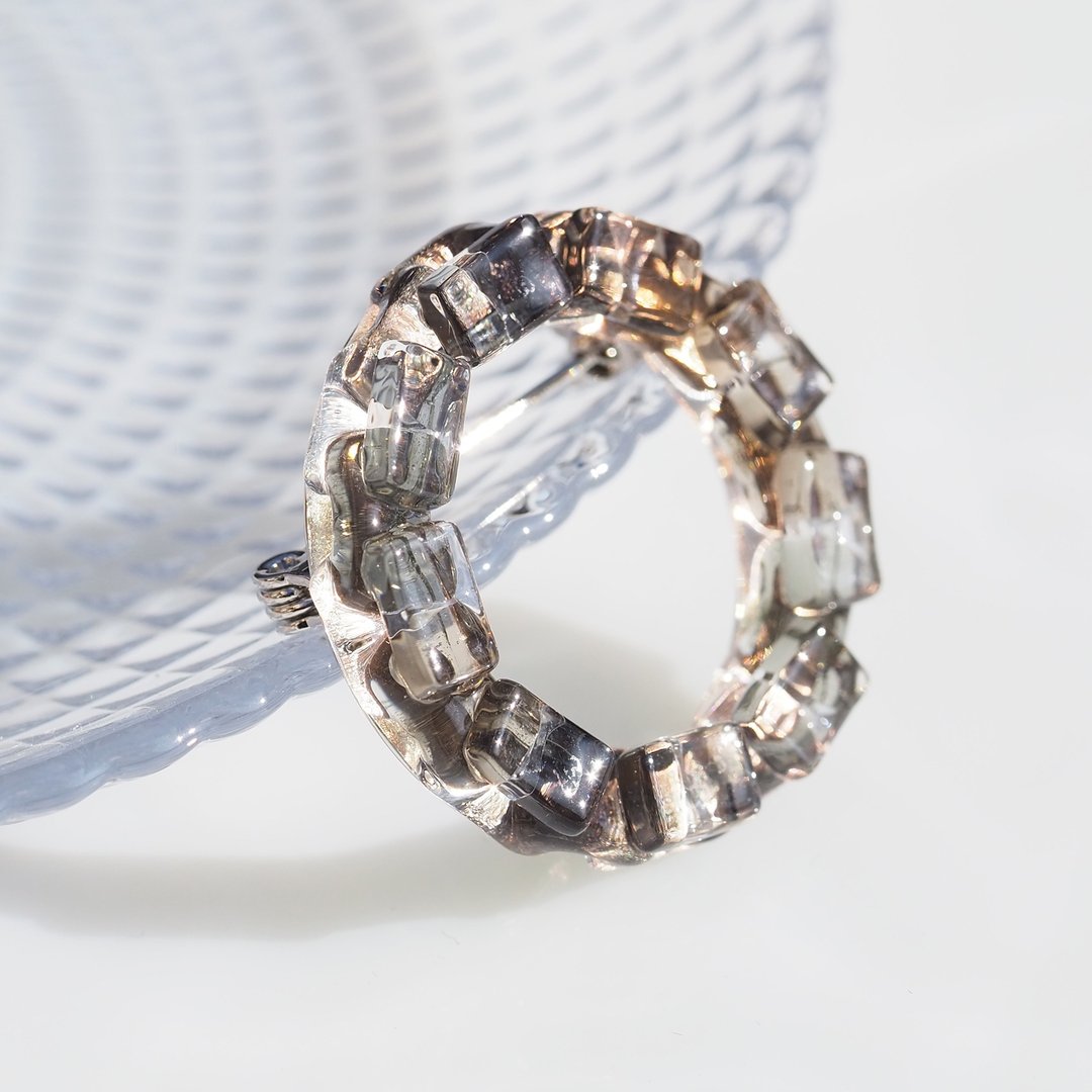 Glass ring (ring [monochrome]) brooch [made to order] - 胸针 - 玻璃 黑色
