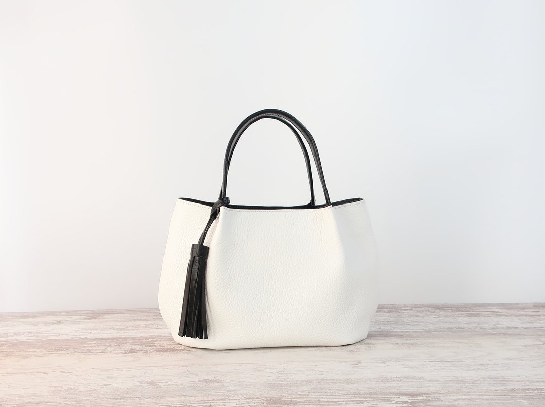 Fluffy tucked tote bag, SS size, white x black, made-to-order - 手提包/手提袋 - 真皮 白色