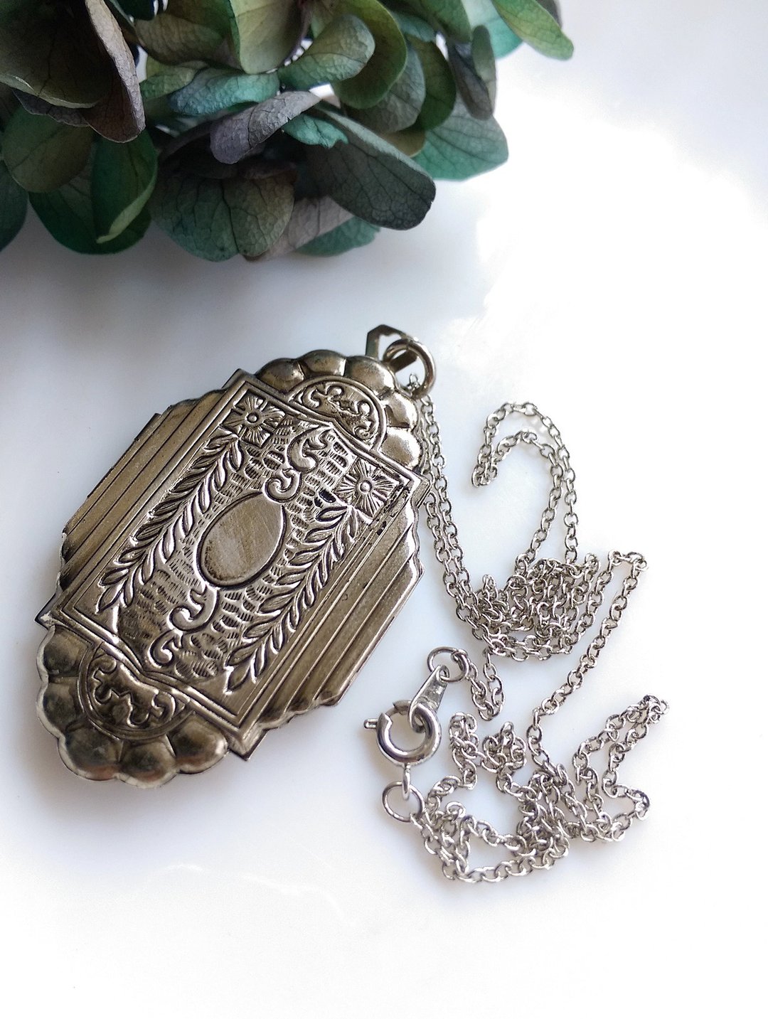 西洋古董饰品。Locket   银雕纹 相片坠 项链 - 项链 - 其他金属 金色