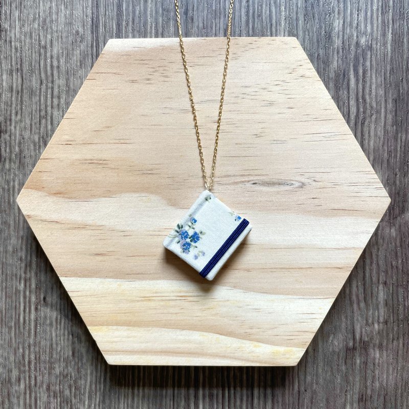 迷你手工书项链 迷你手缝书  蓝色小花 迷你书 文青 - 项链 - 纸 白色