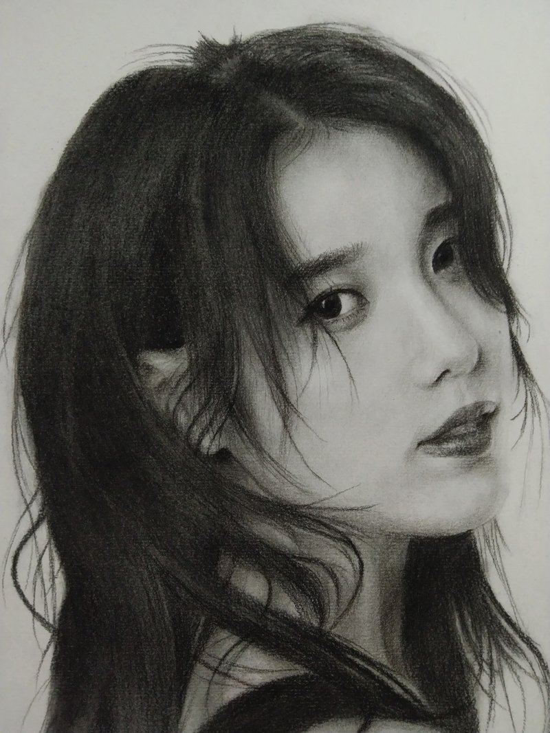炭精笔素描 / 人像素描 / 女性半身 / 含框 - 订制画像 - 纸 