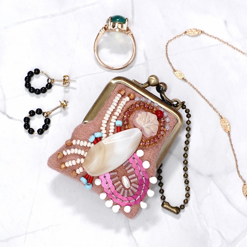可作项链、可作包饰，迷你珠绣零钱包 20 粉色 礼物 饰品收纳盒 - 吊饰 - 棉．麻 粉红色