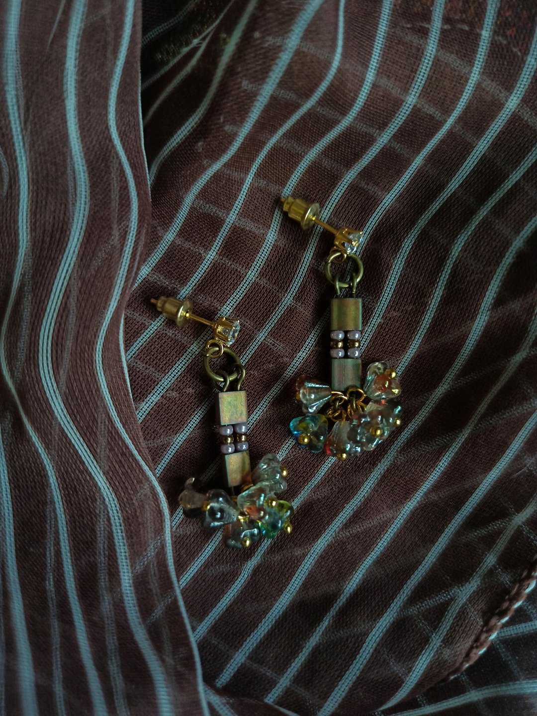 斑斓告白垂坠耳环 / 可可金 - 耳环/耳夹 - 半宝石 多色