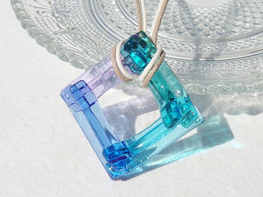 Summer color laminated glass (Irogasane [Summer]) Necklace [Size can be selected] [Made to order] - 项链 - 玻璃 蓝色