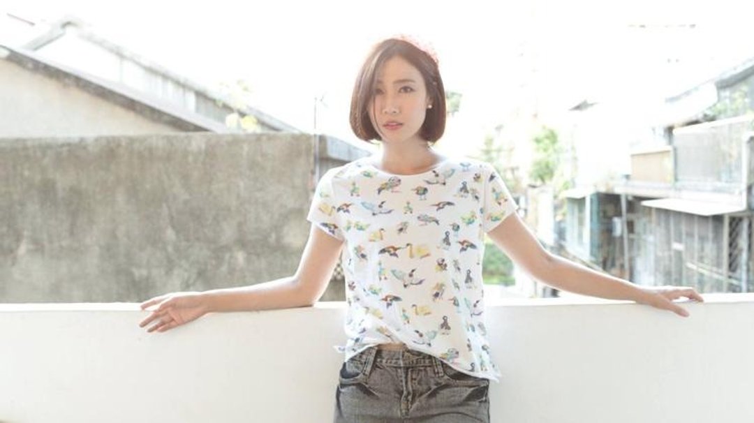 万花筒里的滴咕-纯手工轻棉短袖上衣 - 女装 T 恤 - 棉 白色