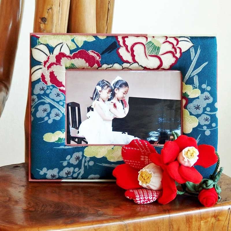 Picture frame Interior silk antique kimono remake - 画框/相框 - 丝．绢 多色