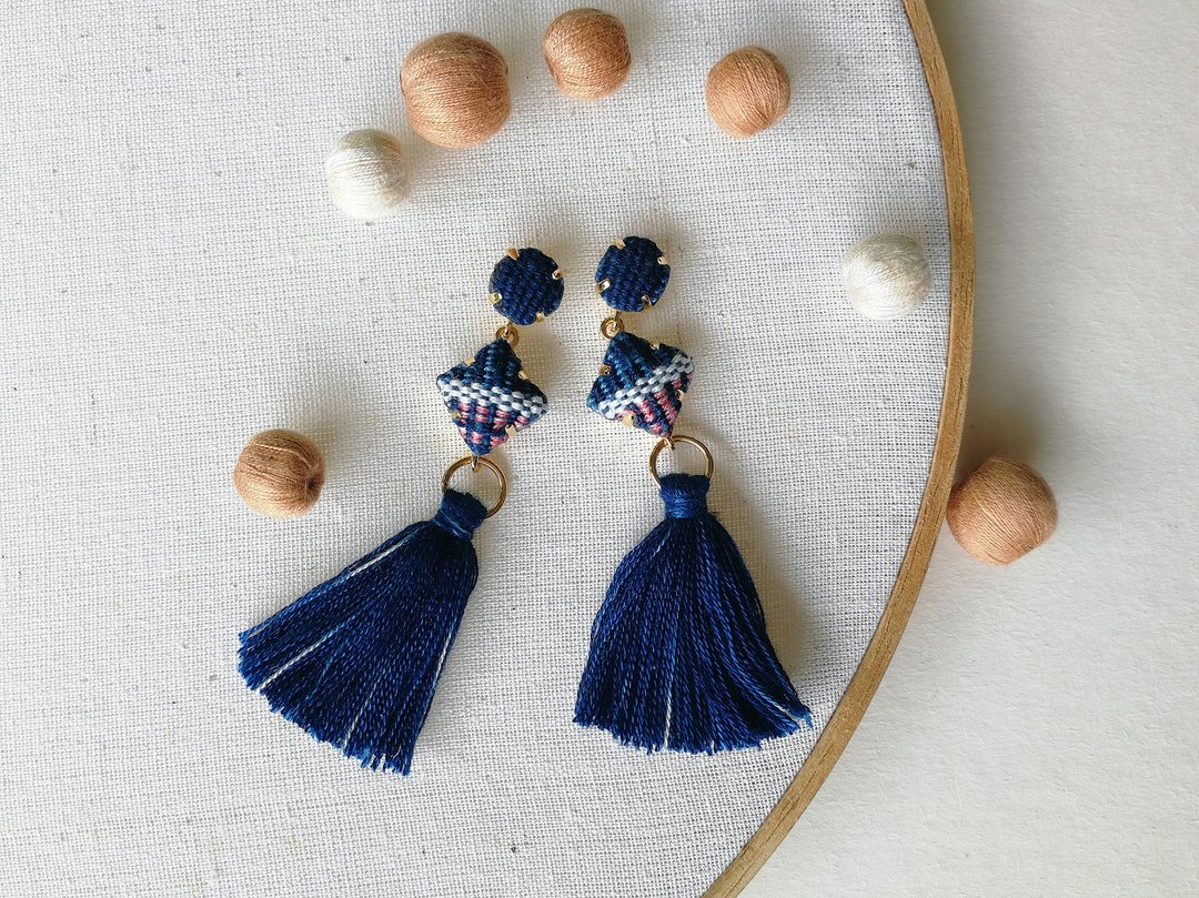 Mini-Mond with Tassle earrings - 耳环/耳夹 - 棉 蓝色