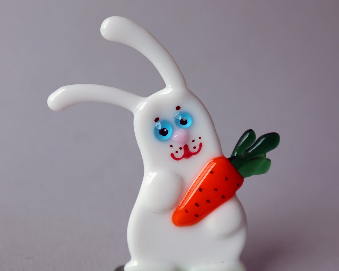 White Bunny fused glass ornament, Easter decoration rabbit, desk accessories, fu - 玩偶/公仔 - 玻璃 白色