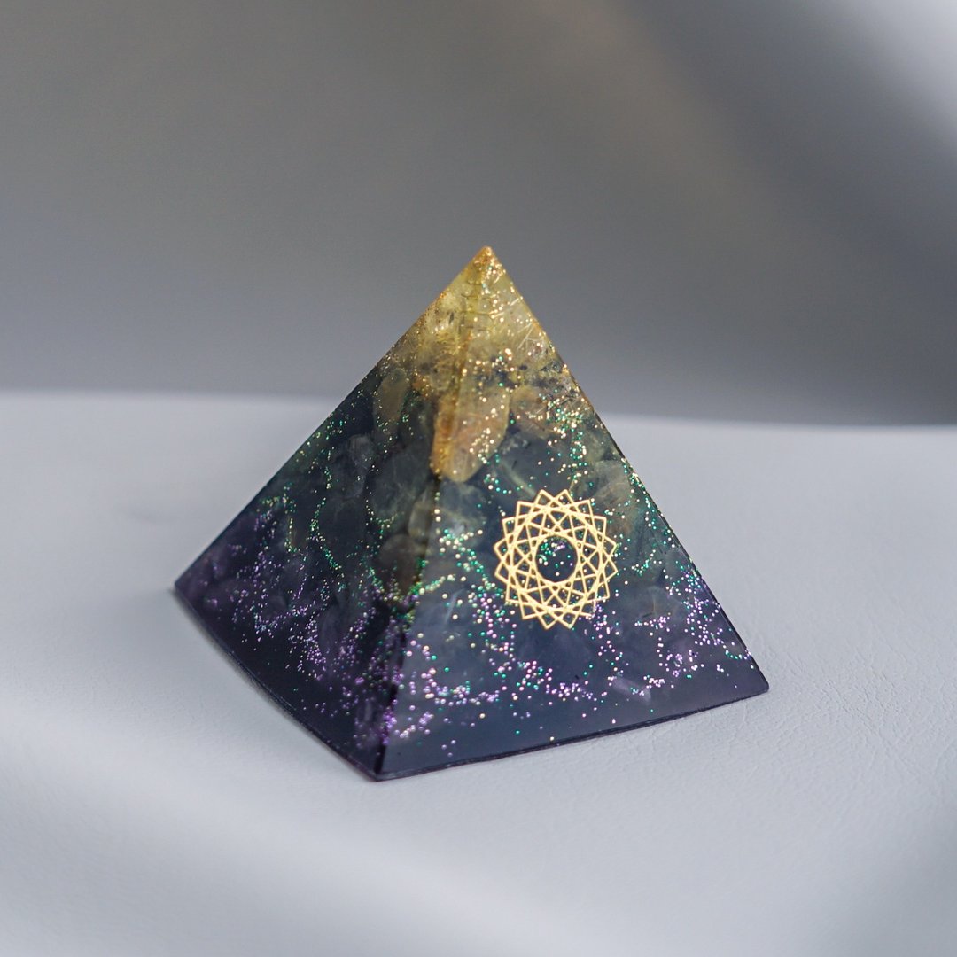 预订【金发晶、紫晶、绿发晶】奥根水晶能量金字塔Orgonite 5x5cm - 摆饰 - 水晶 多色