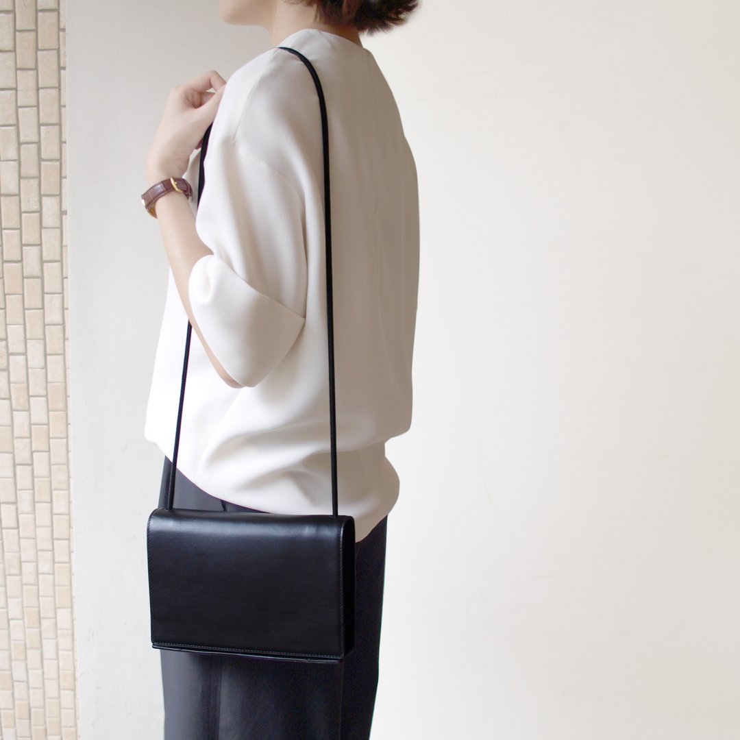 DTB Dictionary Shoulder Bag 单肩斜背包 - 侧背包/斜挎包 - 真皮 黑色