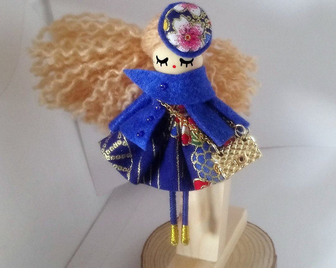 Brooch doll - 胸针 - 木头 蓝色