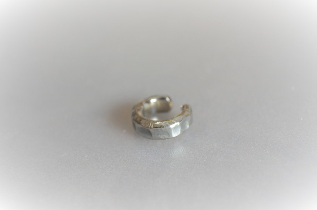 Titanium ear cuff・钛金属耳骨夹・银色锁链耳饰・接单后制作 - 耳环/耳夹 - 其他金属 银色