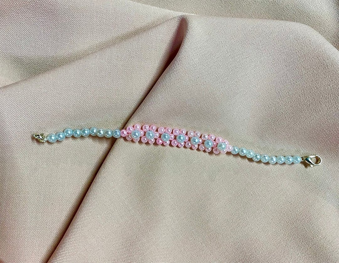 Pink Crown Beaded Bracelet - 手链/手环 - 塑料 粉红色