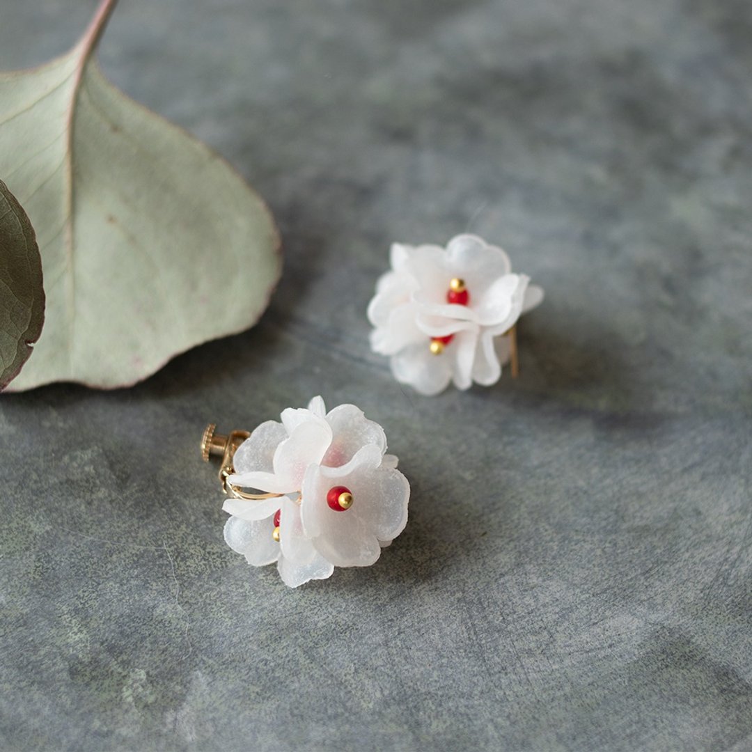 Confederate rose earrings / white - 耳环/耳夹 - 粘土 红色