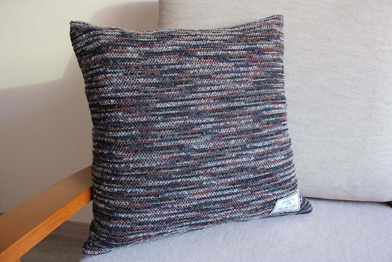 针织抱枕 太鲁阁 蓝色溪谷 (含枕芯) - 枕头/抱枕 - 其他材质 咖啡色