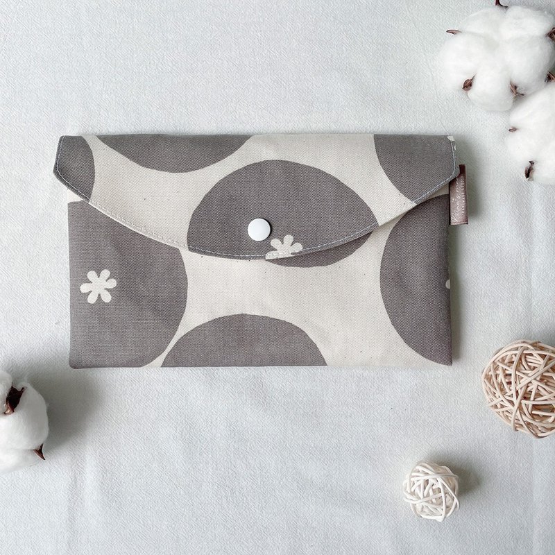 红豆面包-两色 万用收纳袋 口罩收纳袋 存折袋 化妆包 收纳袋 - 化妆包/杂物包 - 棉．麻 